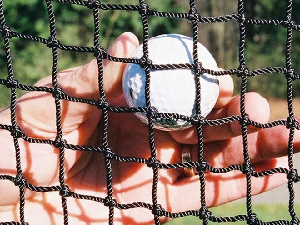 Knotted vs Knotless Ball Nets