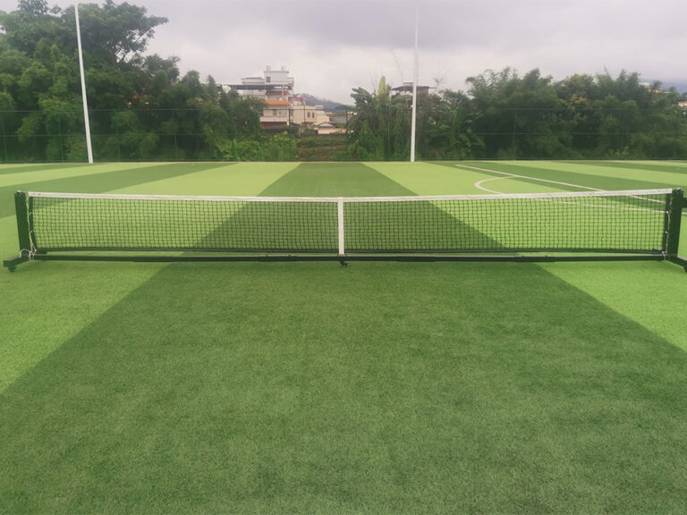 Portable pickleball net with metal poles