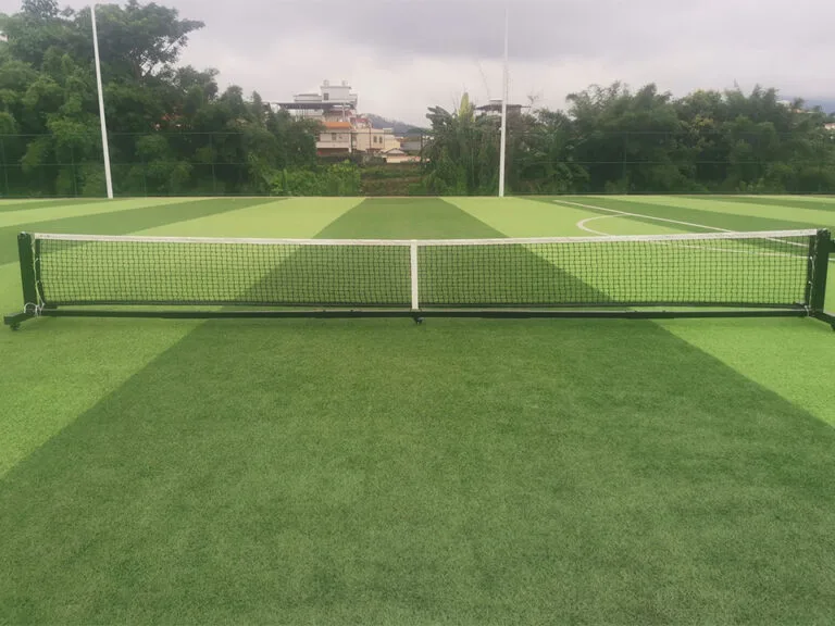 Переносная сетка для пиклбола с металлическими столбами