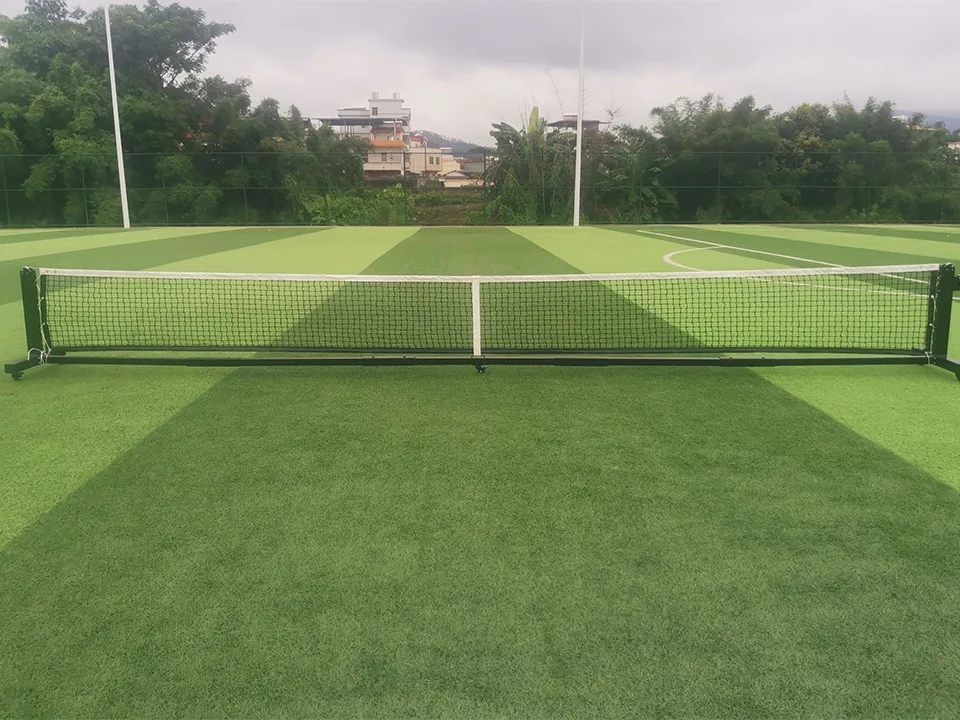 Tragbares Pickleballnetz mit Metallstangen