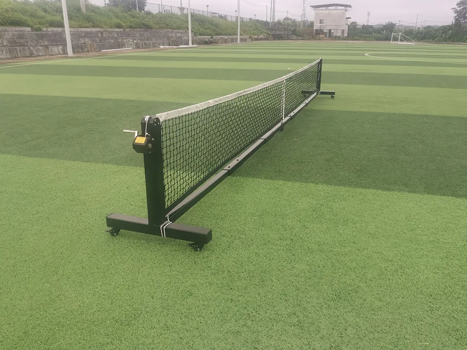 Tragbares Pickleballnetz mit Metallstangen