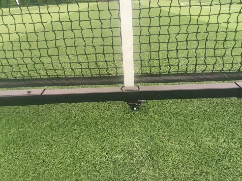 Tragbares Pickleballnetz mit Metallstangen